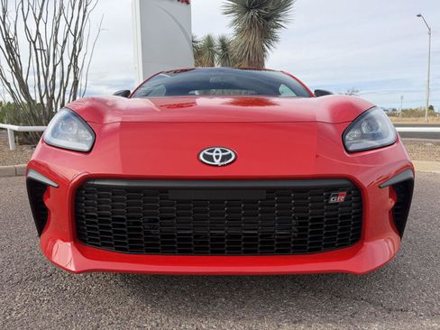 Used 2025 Toyota GR86 Premium image 9