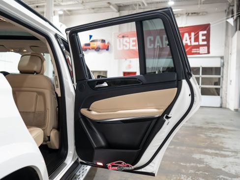 Used 2019 Mercedes-Benz GLS 550 4MATIC w/ Driver Assistance Package image 48