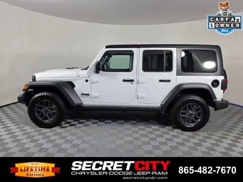 Used 2024 Jeep Wrangler Unlimited Sport AWD/4WD image 4