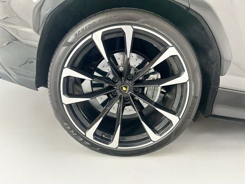Used 2022 Lamborghini Urus AWD/4WD image 32
