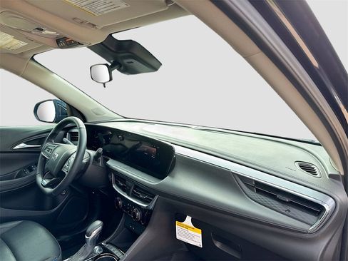 Used 2025 Buick Encore GX Sport Touring image 18