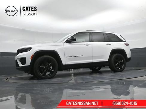 Used 2023 Jeep Grand Cherokee Altitude AWD/4WD image 41