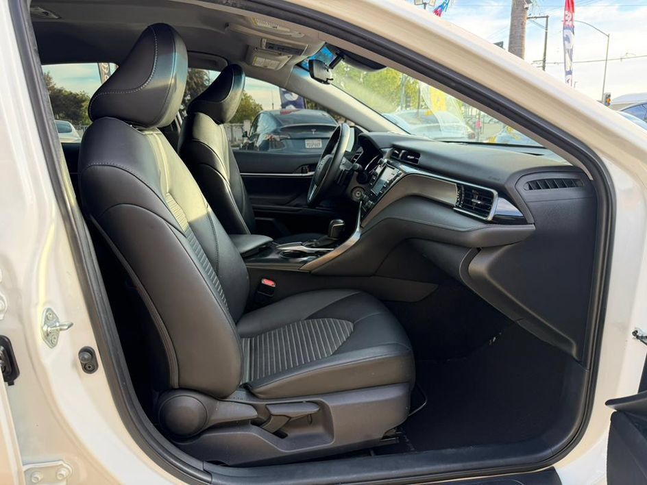 Used 2020 Toyota Camry SE FWD image 21