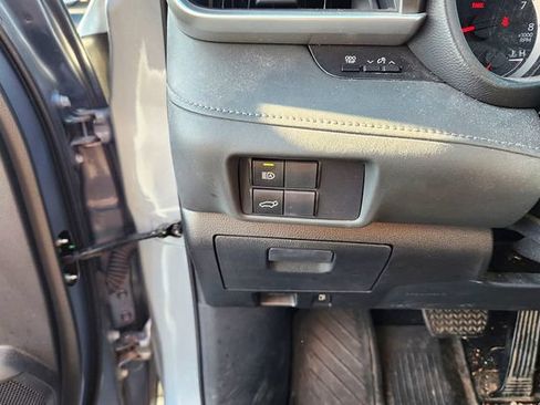Used 2020 Toyota Highlander LE AWD/4WD image 14