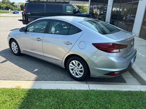 Used 2020 Hyundai Elantra SE FWD image 6