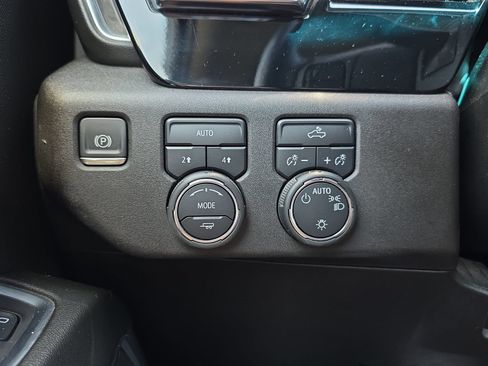 Used 2025 Chevrolet Silverado 1500 LT AWD/4WD image 24