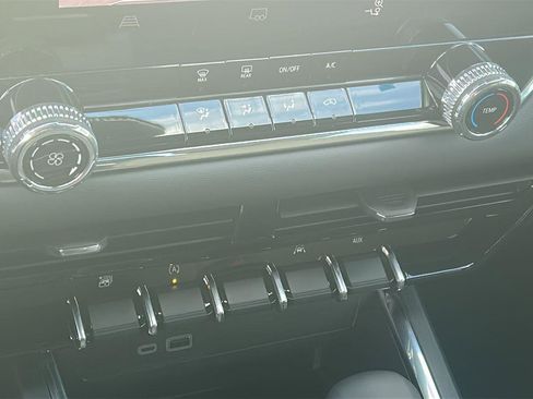 New 2025 GMC Canyon Elevation image 24