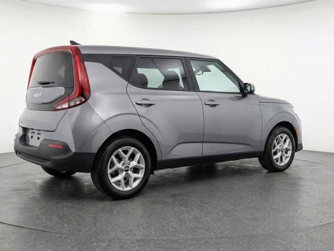 Used 2025 Kia Soul LX w/ LX Technology Package FWD image 9