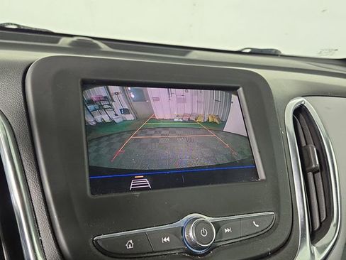 Used 2021 Chevrolet Equinox LS w/ LS Convenience Package image 18