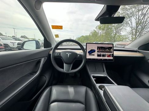 Used 2022 Tesla Model Y Long Range image 17