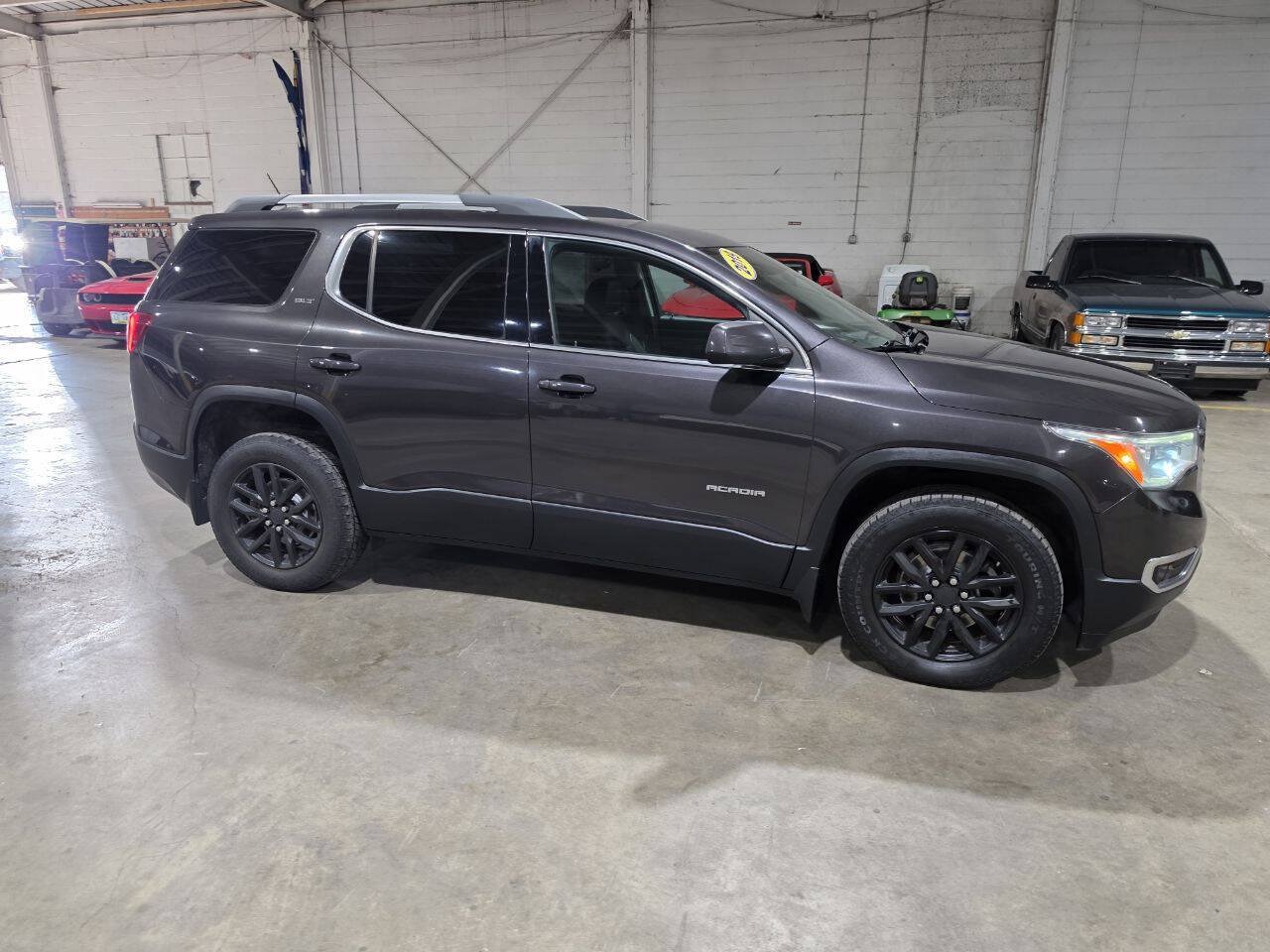 Used 2019 GMC Acadia SLT AWD/4WD image 16