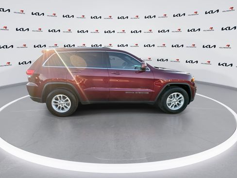 Used 2019 Jeep Grand Cherokee Laredo image 9