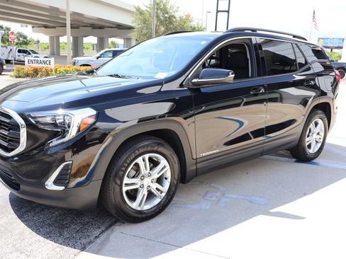 Used 2020 GMC Terrain SLE w/ Driver Convenience Package FWD image 3