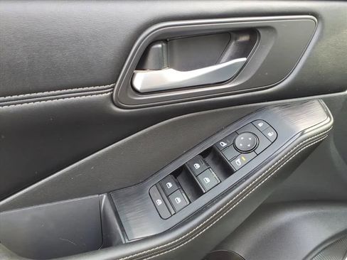 Used 2022 Nissan Rogue SV w/ SV Premium Package image 25