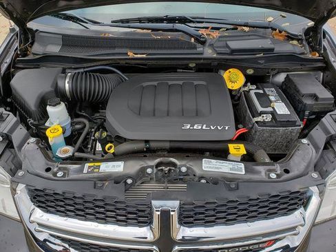 Used 2018 Dodge Grand Caravan SE w/ UConnect Hands-Free Group image 26