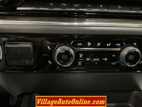 Used 2024 Chevrolet Silverado 2500 LT AWD/4WD image 20