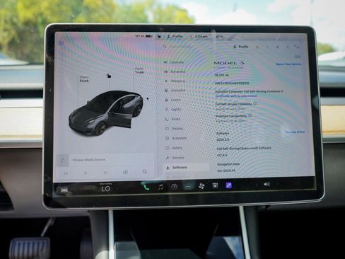 Used 2018 Tesla Model 3 image 12