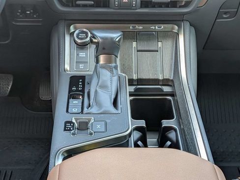 Used 2024 Lexus GX 550 w/ Accessory Package (Z1) AWD/4WD image 22