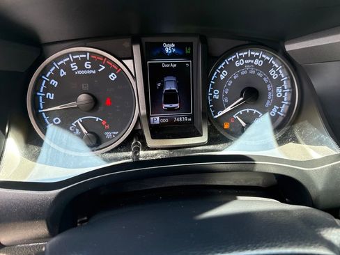 Used 2022 Toyota Tacoma TRD Sport w/ Technology Package AWD/4WD image 6