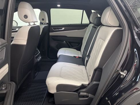 New 2026 Volkswagen Atlas Cross Sport SEL Premium R-Line AWD/4WD image 30