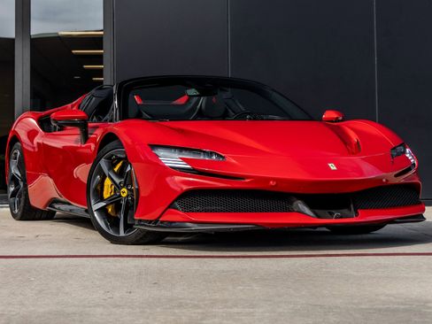 Used 2024 Ferrari SF90 Spider image 2