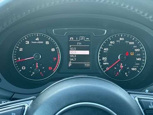 Used 2018 Audi Q3 2.0T Premium w/ Convenience Package image 23