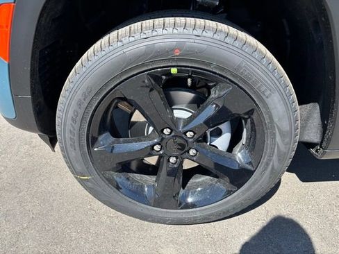 Certified 2026 Jeep Grand Cherokee Limited w/ Limited Altitude Package AWD/4WD image 10