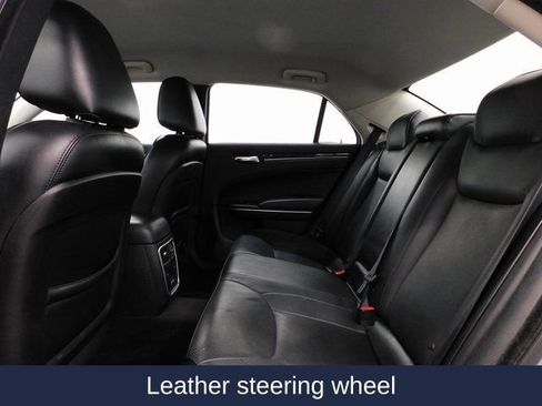 Used 2018 Chrysler 300 Limited image 25