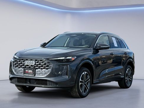 Certified 2025 Audi Q5 Premium w/ Convenience Package image 7