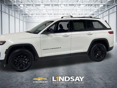 Used 2024 Jeep Grand Cherokee Laredo X AWD/4WD image 6