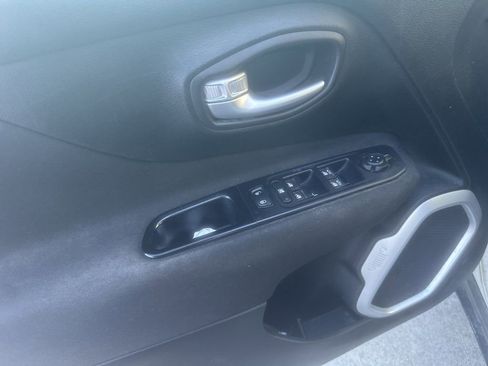 Used 2018 Jeep Renegade Sport w/ Power & Air Group image 19