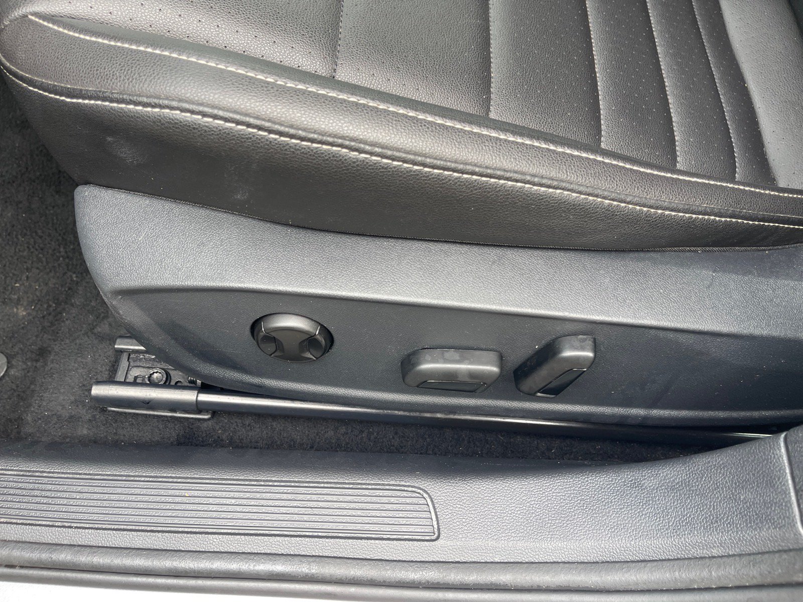 Used 2024 Volkswagen Jetta SE FWD image 9
