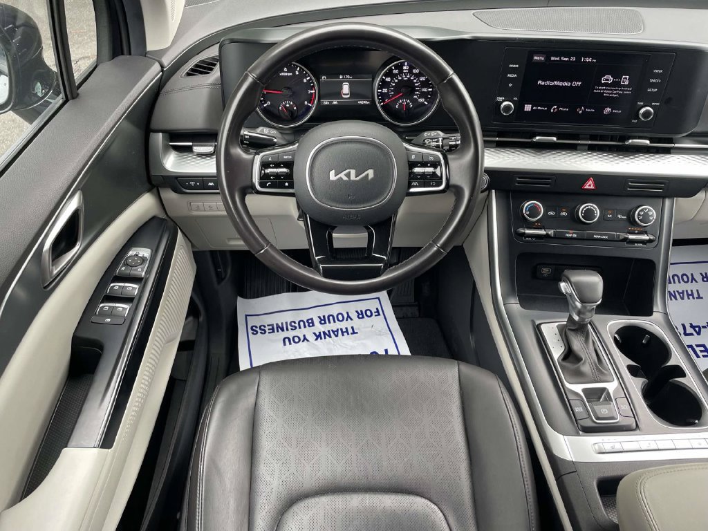 Used 2024 Kia Carnival LX FWD image 11