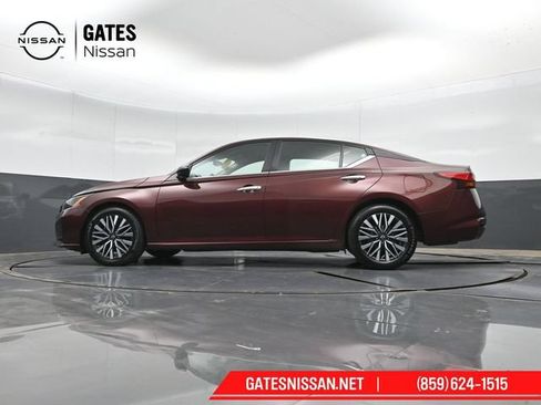 Used 2025 Nissan Altima 2.5 SV FWD image 40