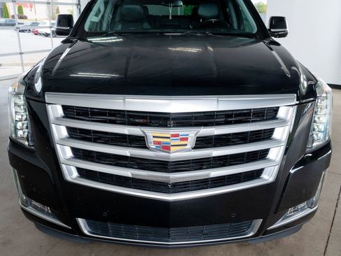 Used 2017 Cadillac Escalade Luxury image 15