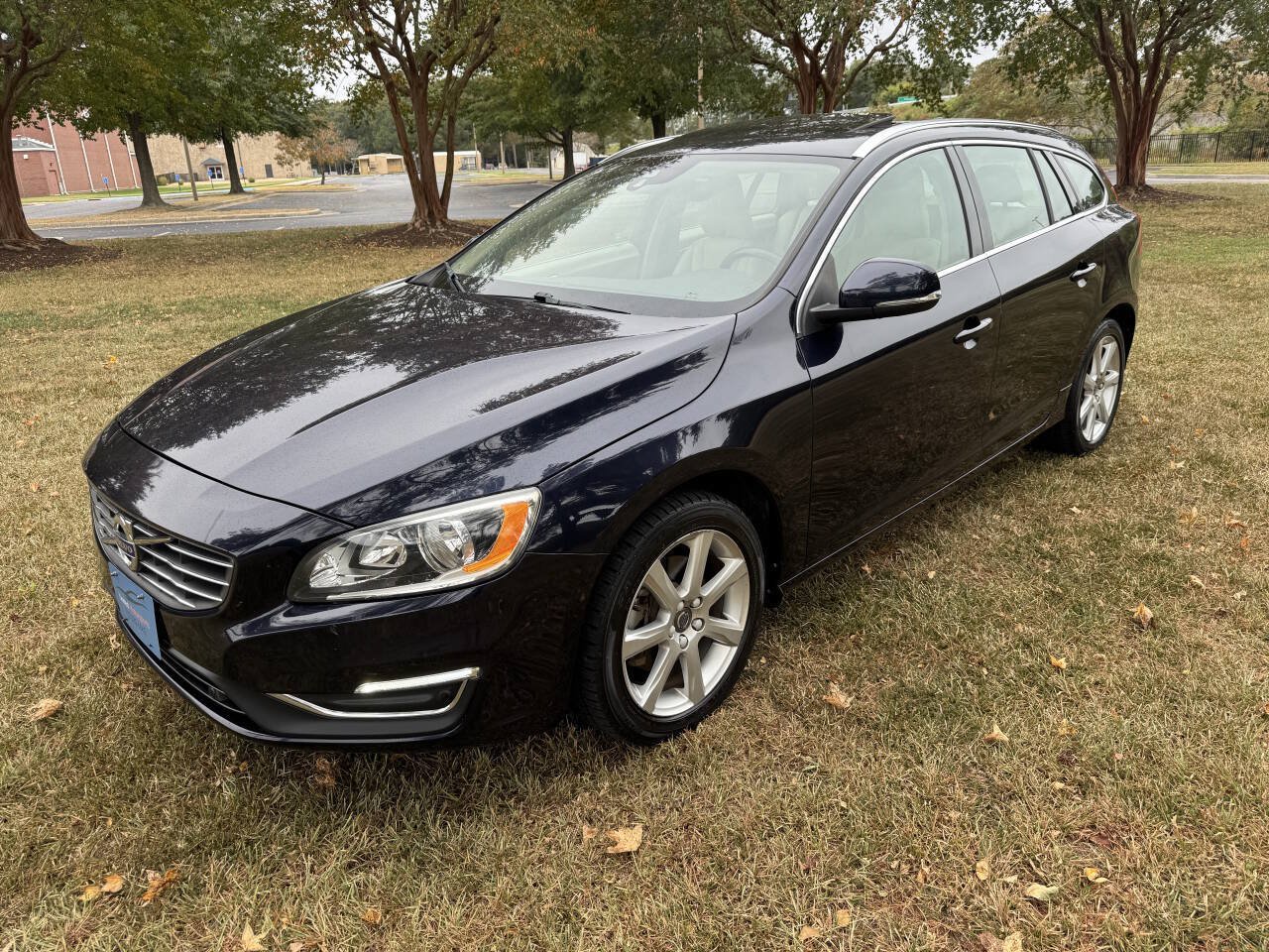 Used 2016 Volvo V60 T5 Premier w/ Convenience Package FWD image 2