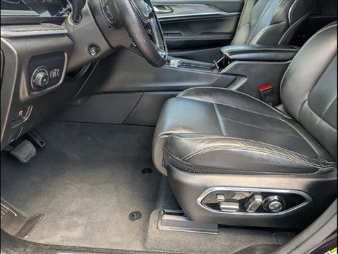 Used 2023 Jeep Grand Cherokee L Overland w/ Advanced Protech Group III image 16