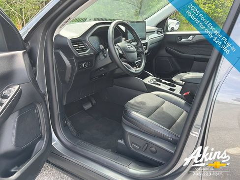 Used 2025 Ford Escape SE FWD image 14