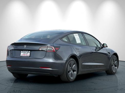 Used 2023 Tesla Model 3 Standard Range image 4