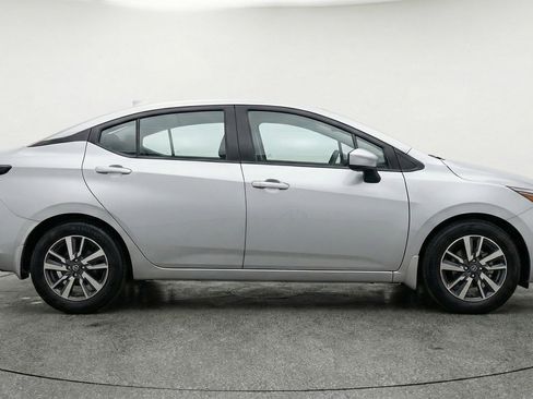 Used 2025 Nissan Versa SV FWD image 8