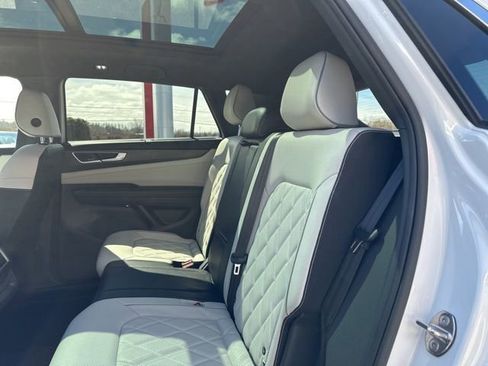 Used 2024 Volkswagen Atlas Cross Sport SEL Premium R-Line image 14