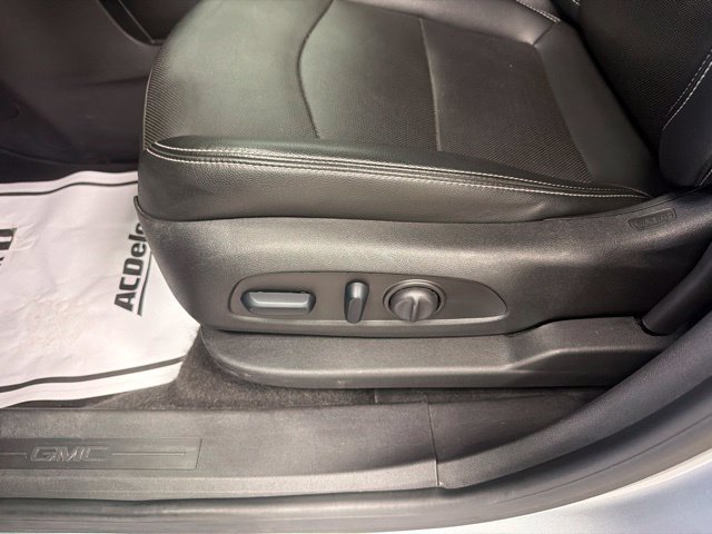 Used 2024 GMC Terrain SLT AWD/4WD image 12