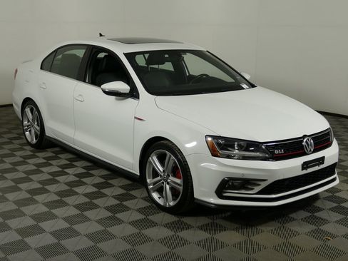Used 2017 Volkswagen Jetta GLI image 1