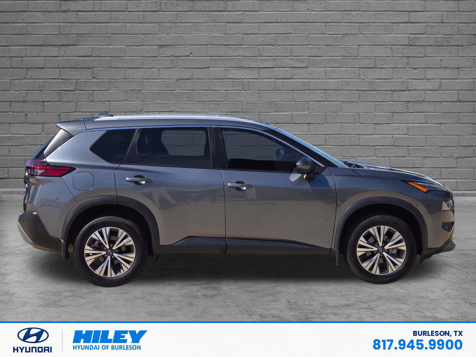 Used 2022 Nissan Rogue SV w/ SV Premium Package FWD image 3