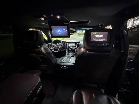 Used 2018 Cadillac Escalade ESV Platinum image 12