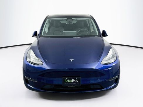 Used 2022 Tesla Model Y Long Range AWD/4WD image 2