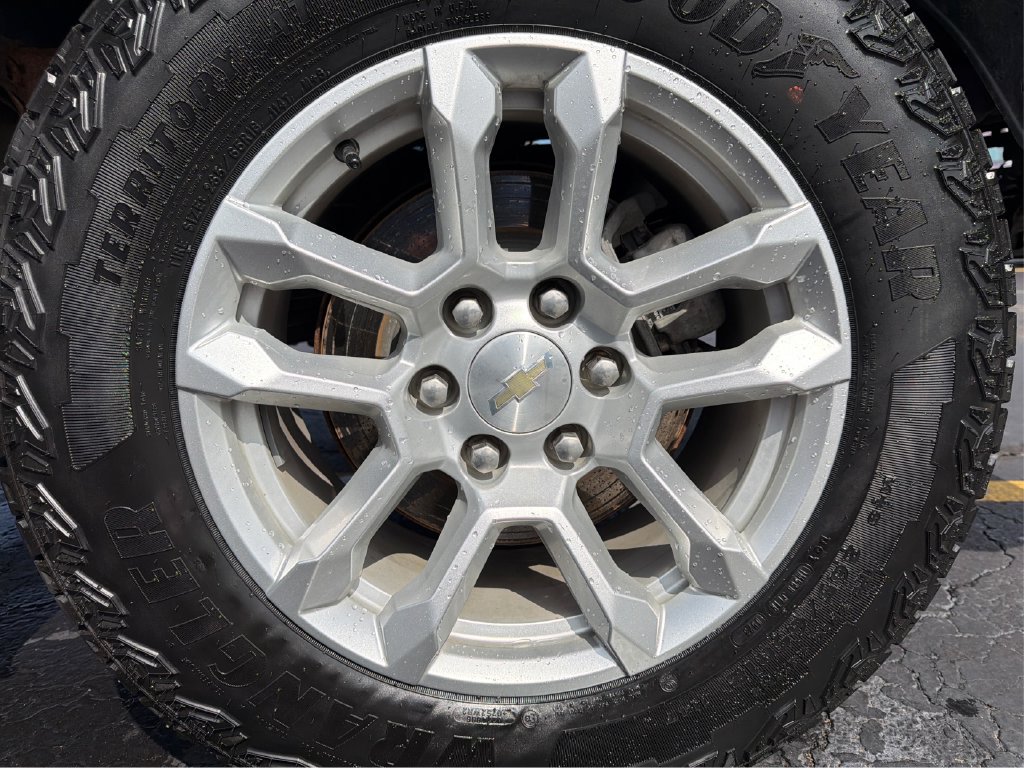 Used 2023 Chevrolet Silverado 1500 LT AWD/4WD image 23