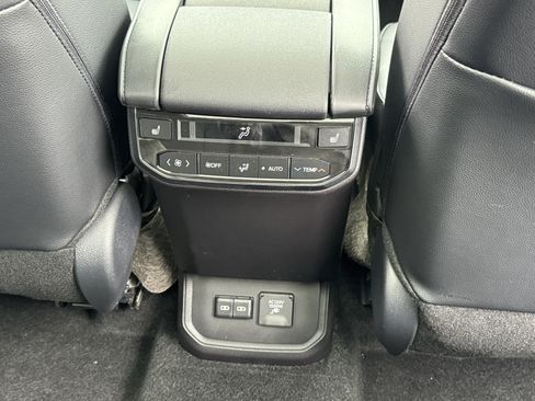 New 2026 Toyota Highlander Platinum AWD/4WD image 8