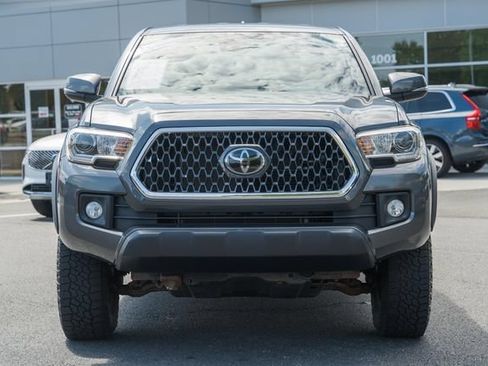 Used 2018 Toyota Tacoma TRD Off-Road w/ Four Season Floor Mat Package AWD/4WD image 2
