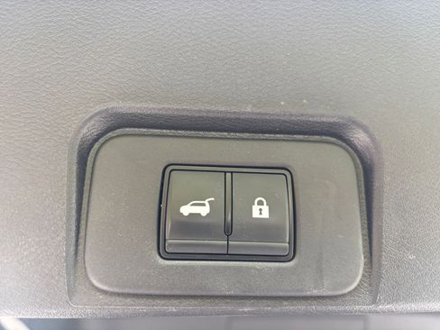 Used 2025 Nissan Rogue SV FWD image 23